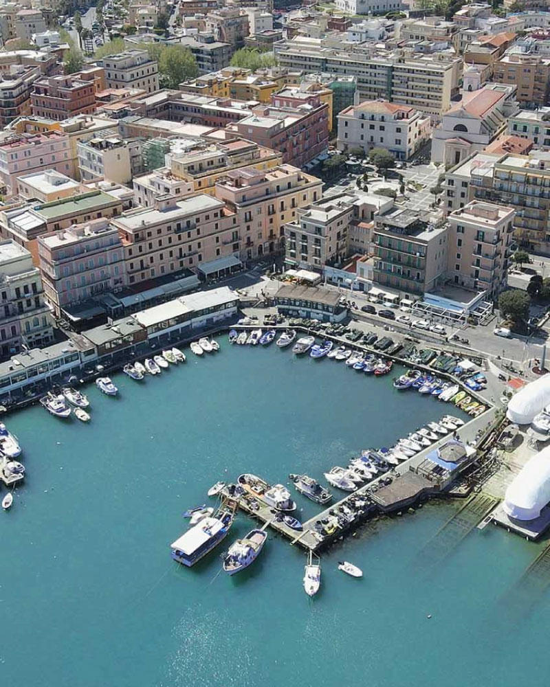 Pescherecci nel porto di Anzio